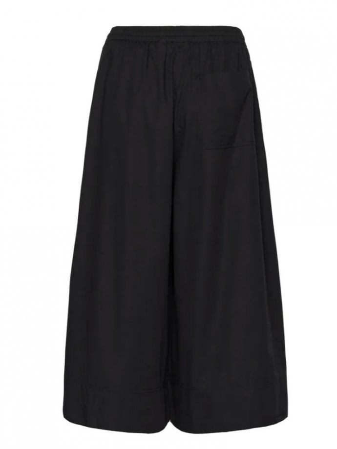 MY ESSENTIAL WARDROBE BYXA SUNNA BLACK