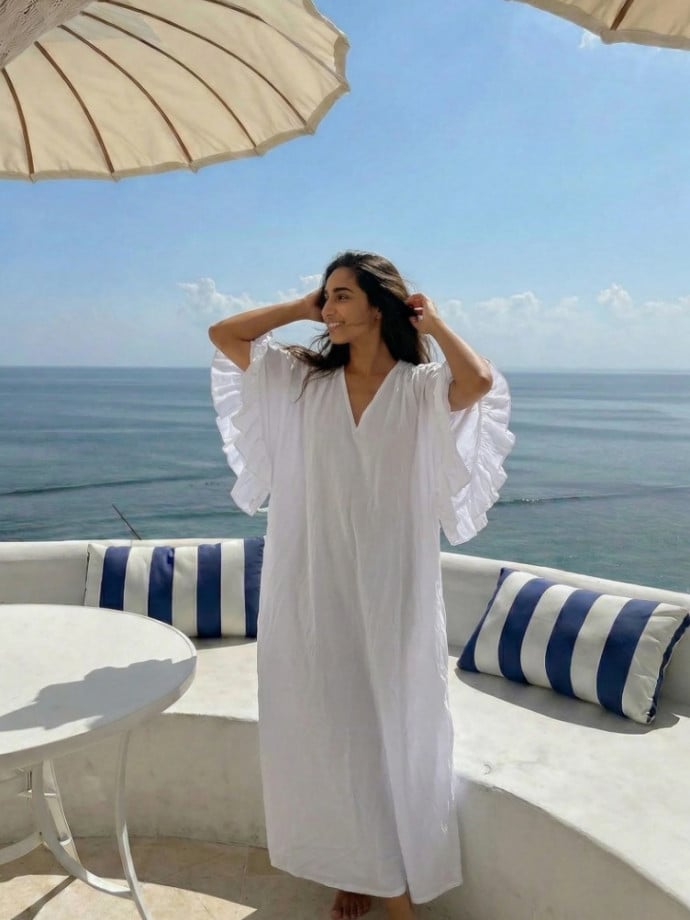 KLÄNNING VOLUMINOUS TIERED RUFFLE SLEEVE LONG WHITE