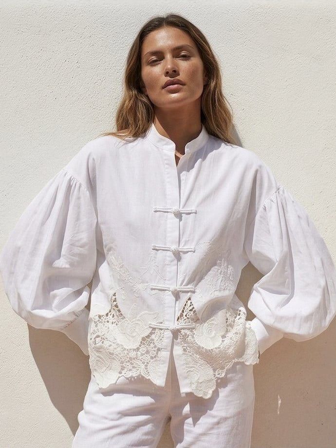 BLUS ORIENTAL INTRICATE EMBROIDERY WHITE
