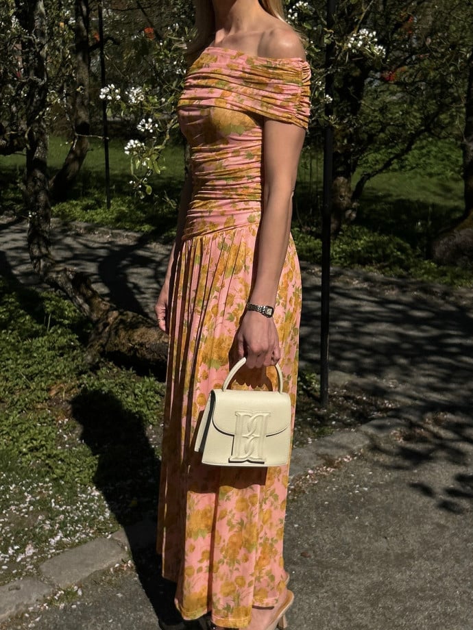 KLÄNNING FLORAL RUCHED MAXI ROSA