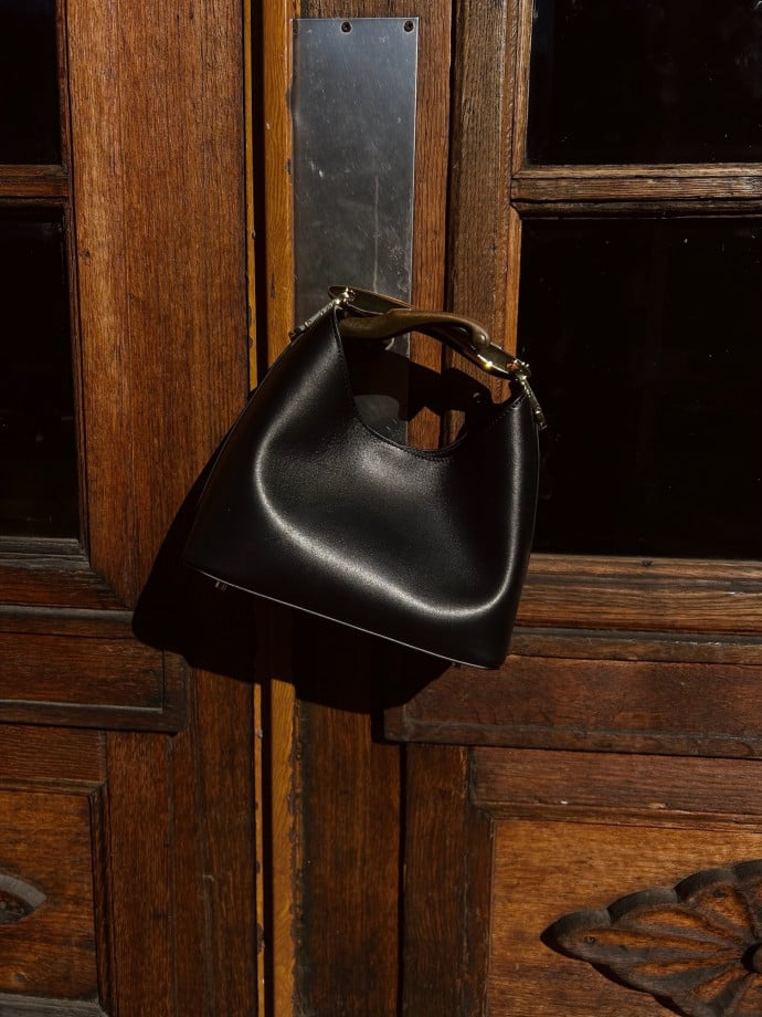 ELLEME VÄSKA SMALL BOOMERANG BLACK GOLD