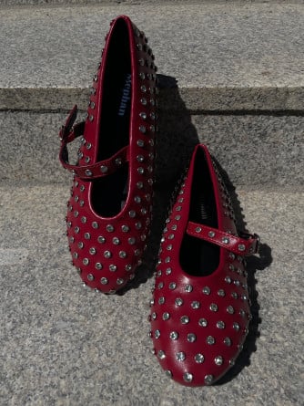 BALLERINA SPARKLE STUDS MARY JANE CARMINE