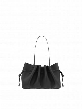 YUZEFI VÄSKA SCALLOP SHOULDER PEBBLE BLACK