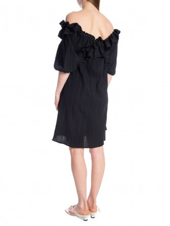 JUS DE POM KLÄNNING RUFFLED OFF-SHOULDER NOIR 